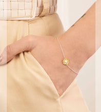 Load image into Gallery viewer, Two Tone Blossoming Flower Bracelet